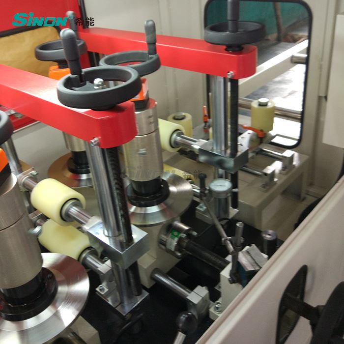 thermal break assembly machine (15)